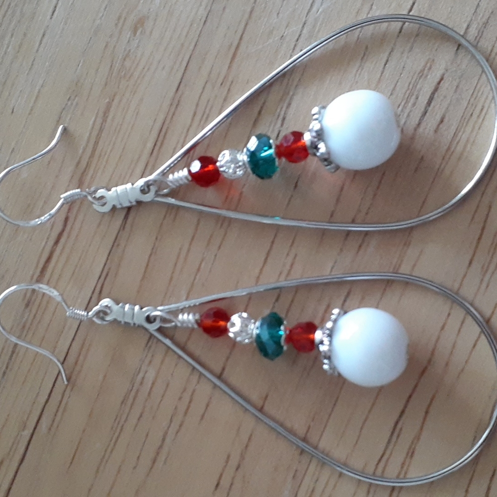 Brand New Holiday Teardrop Earrings T115